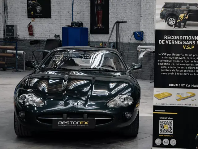 Voiture ancienne rénovée dans un centre RestorFX