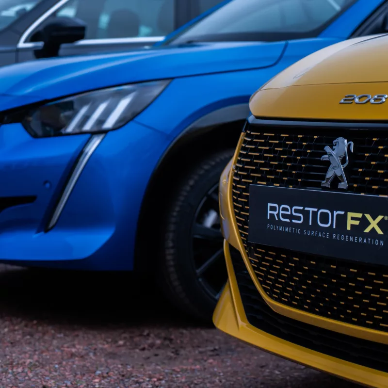 Peugeot 208 restaurées avec traitement RestorFX, solution esthétique idéale pour la fin de leasing LOA ou LLD